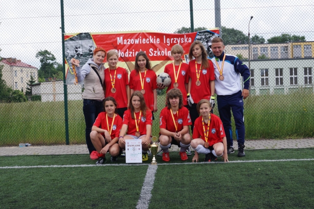 Zawodniczki SP 150 wywalczyły 3 miejsce na Mazowszu w piłce nożnej 